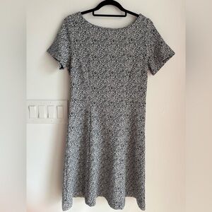 Banana Republic Short Sleeve Below the Knee Dress Women’s size 10 NEW Blue Cream